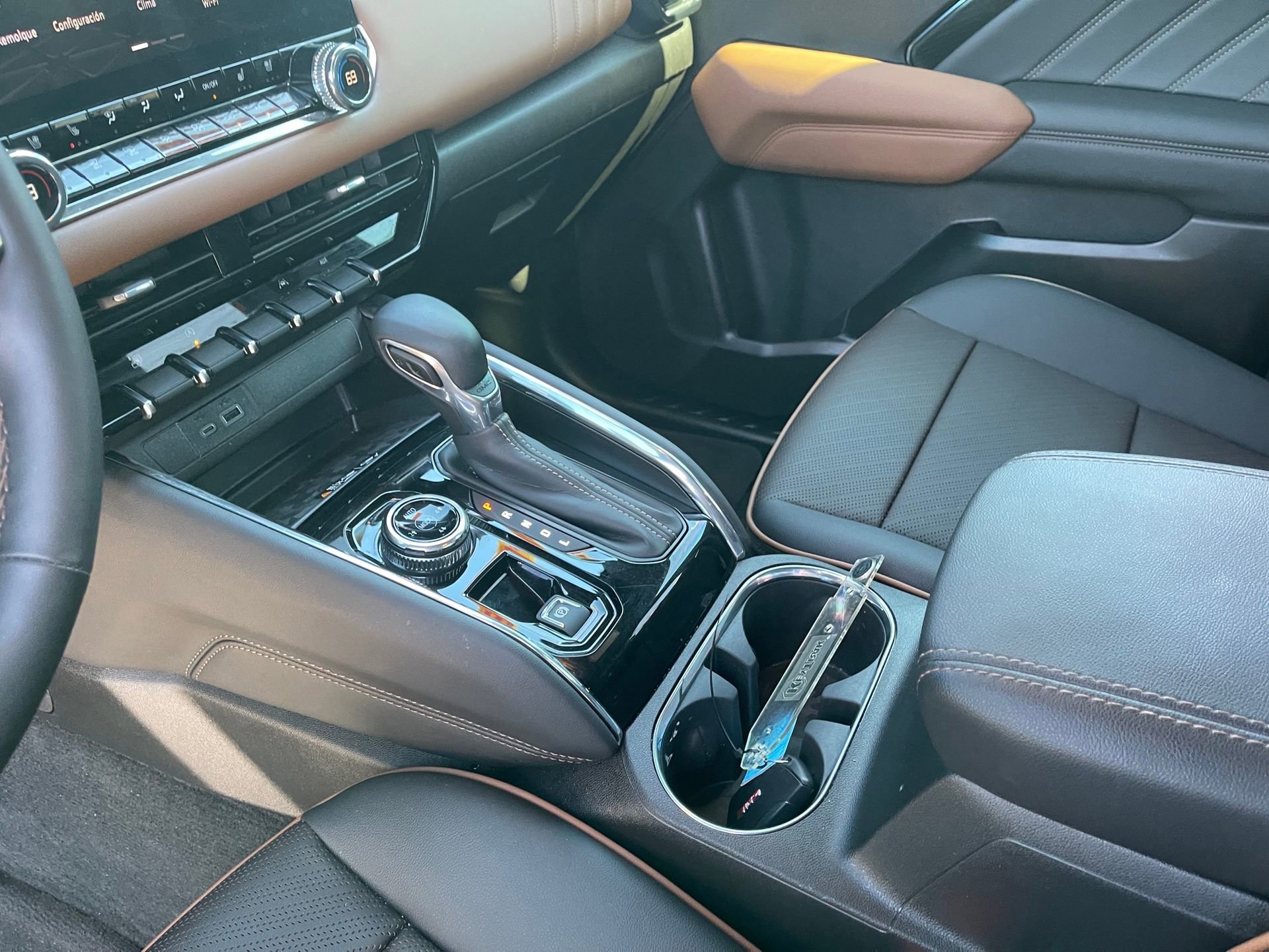 Used 2025 GMC Canyon AT4 w/ Nightfall Edition image 18