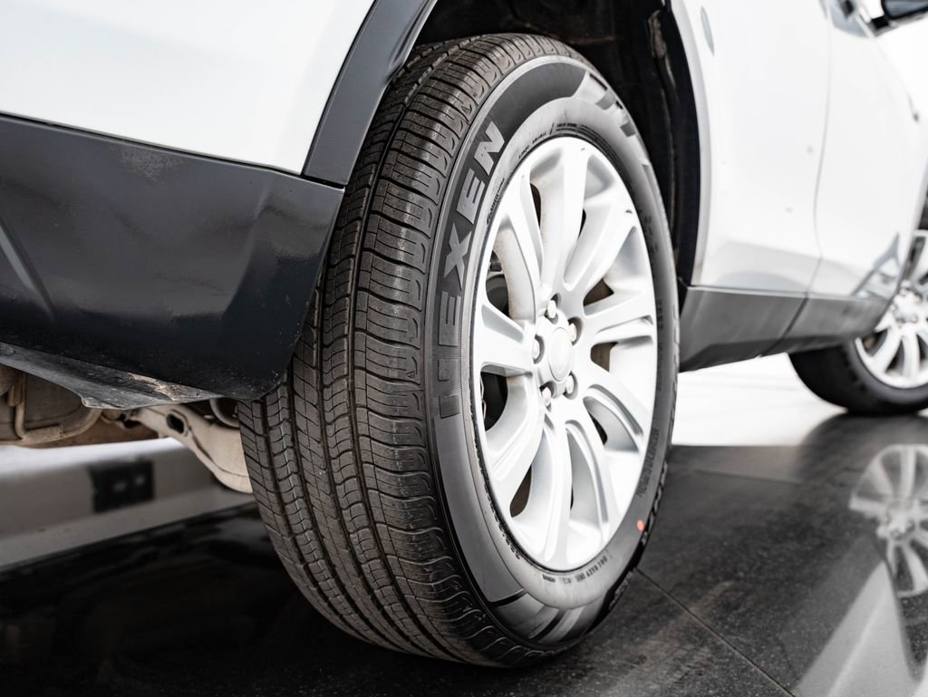 Used 2018 Land Rover Discovery Sport SE image 48