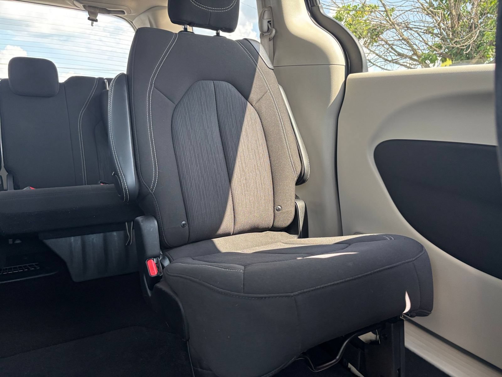 Used 2024 Chrysler Voyager LX FWD image 40