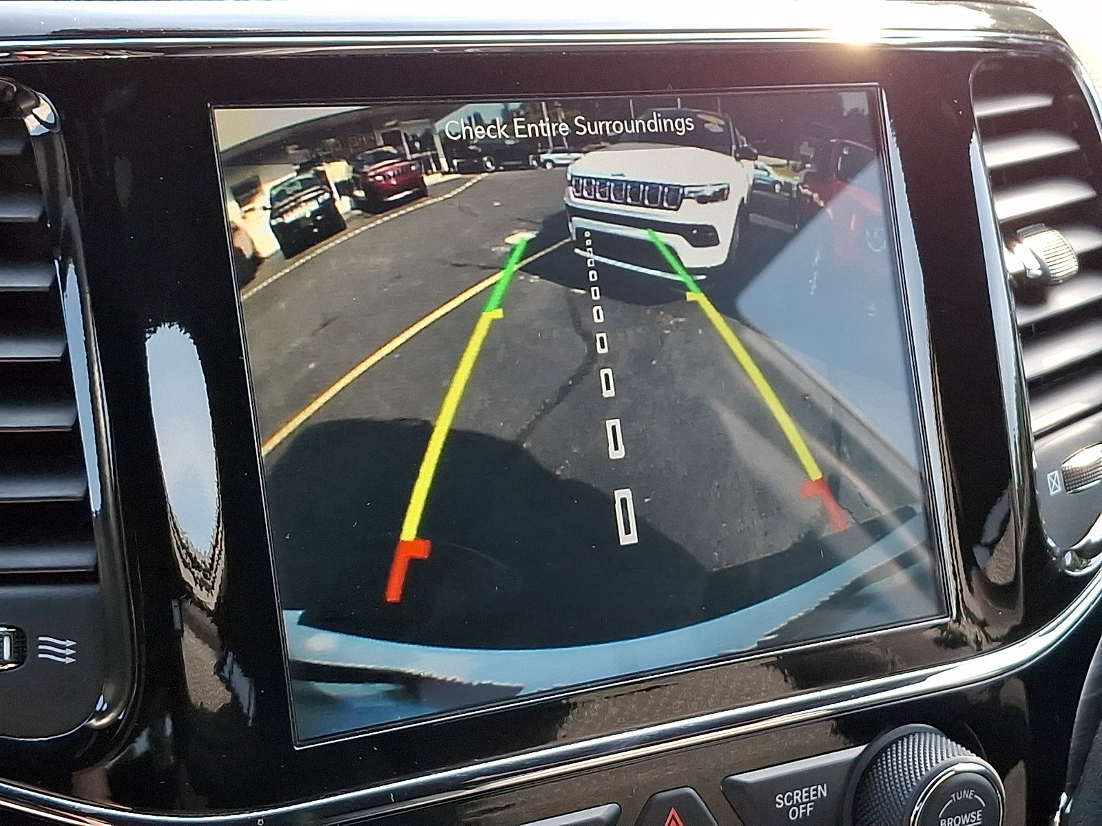 Certified 2019 Jeep Grand Cherokee Laredo AWD/4WD image 19