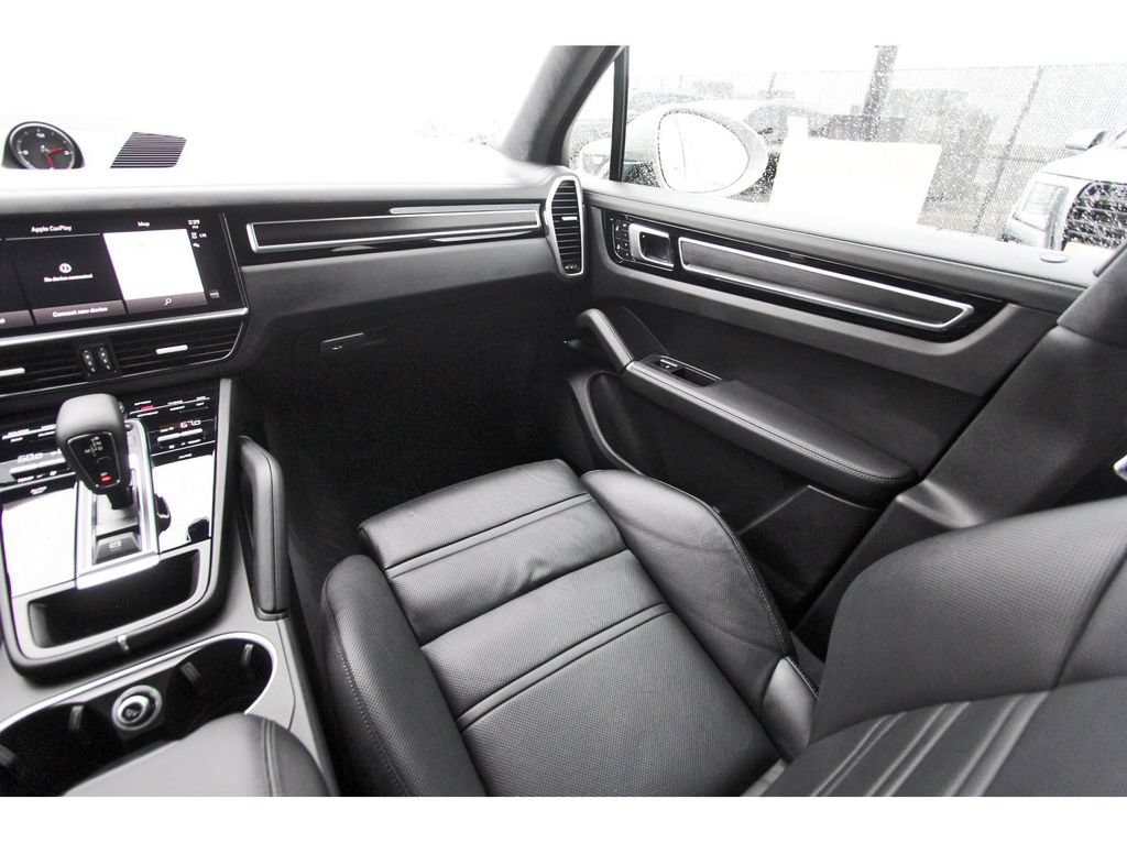 Used 2023 Porsche Cayenne GTS AWD/4WD image 10