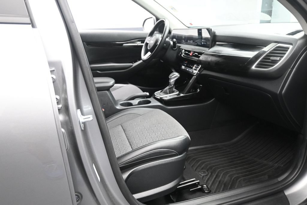 Used 2025 Kia Seltos S FWD image 25