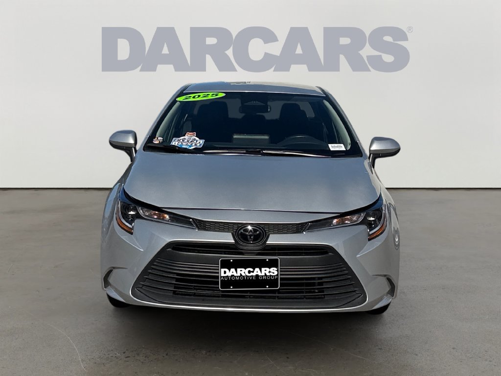 Used 2025 Toyota Corolla LE FWD image 2