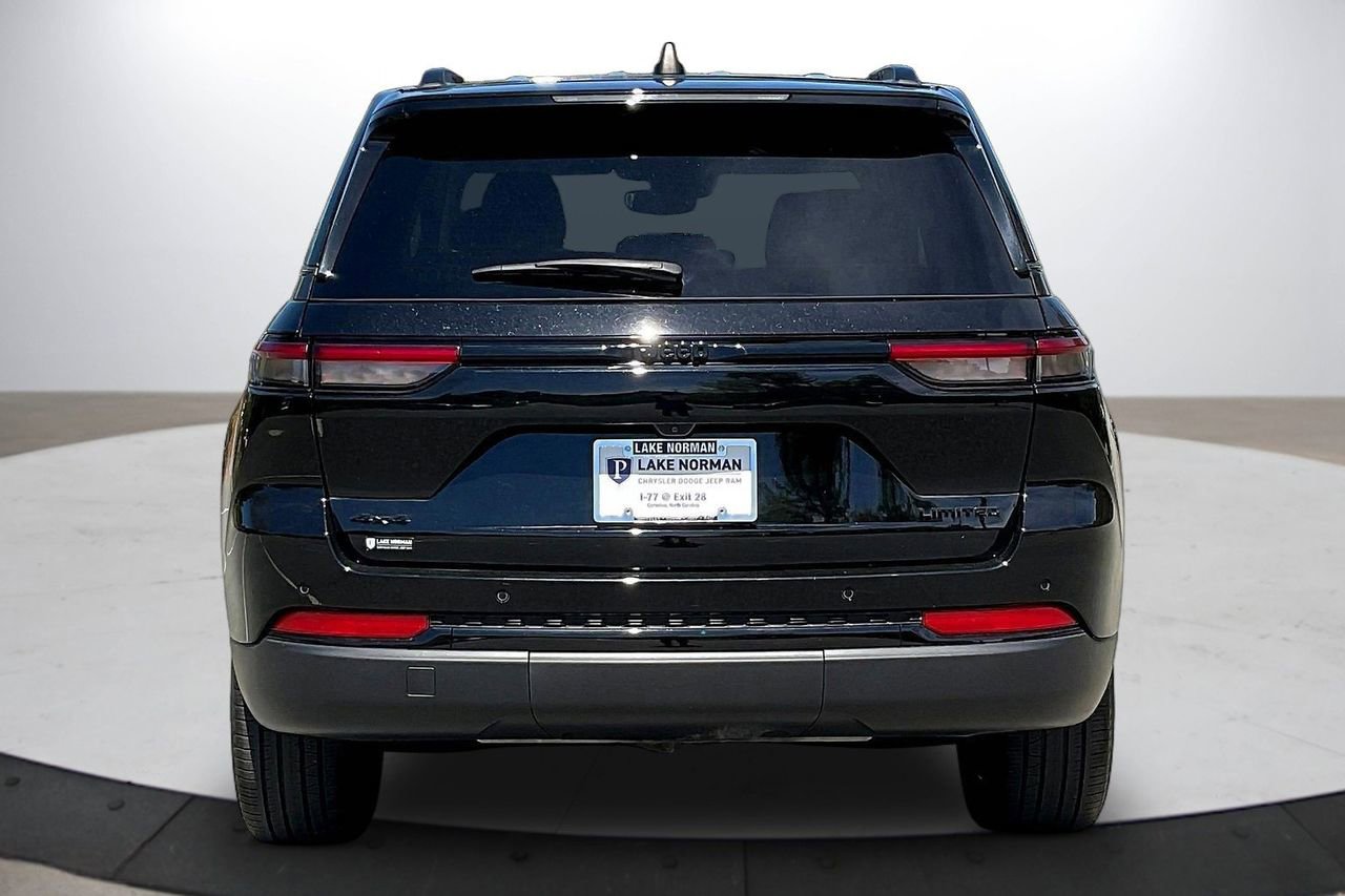 Used 2023 Jeep Grand Cherokee Limited w/ Black Appearance Package image 8