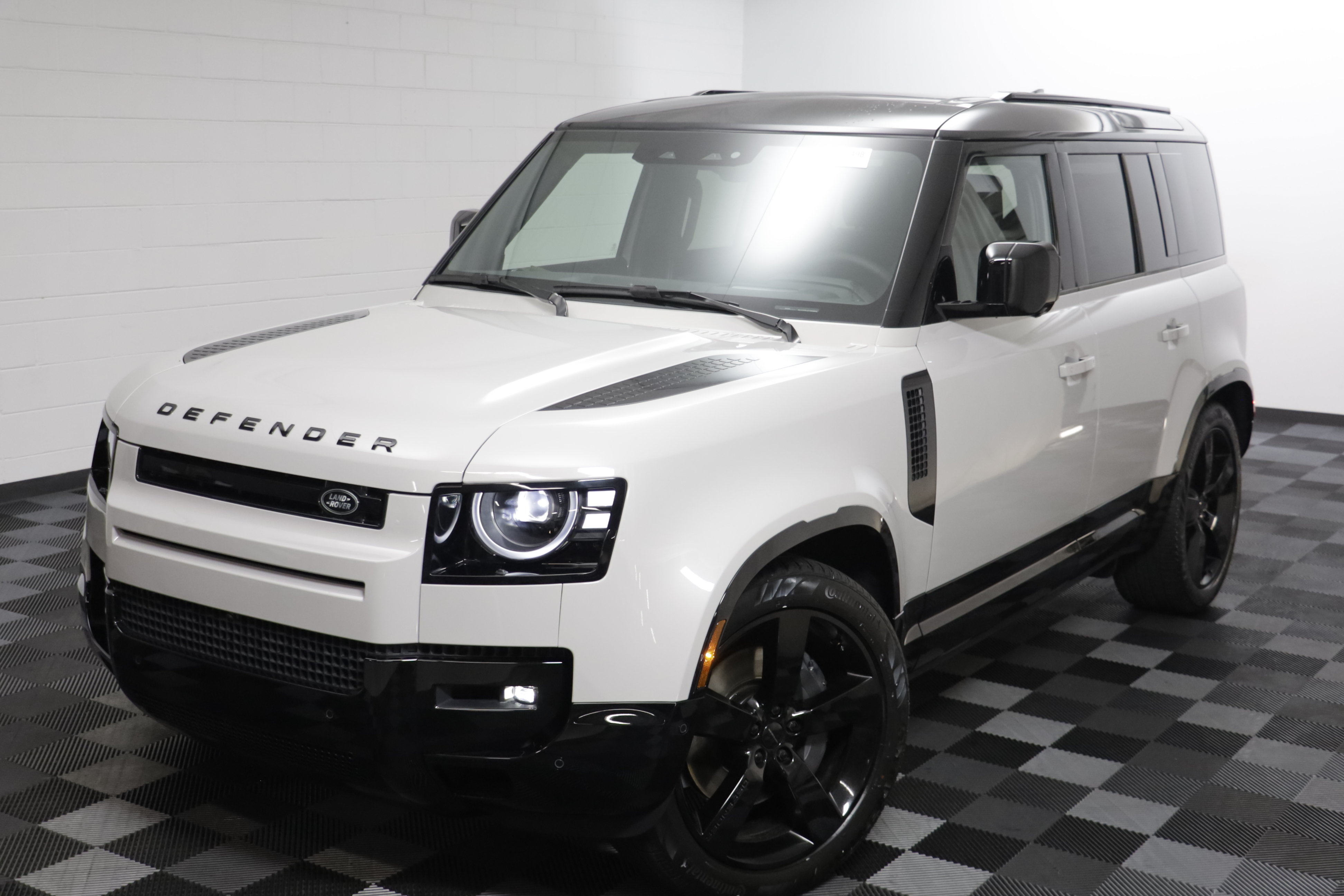 New 2026 Land Rover Defender 110 X-Dynamic SE AWD/4WD image 2