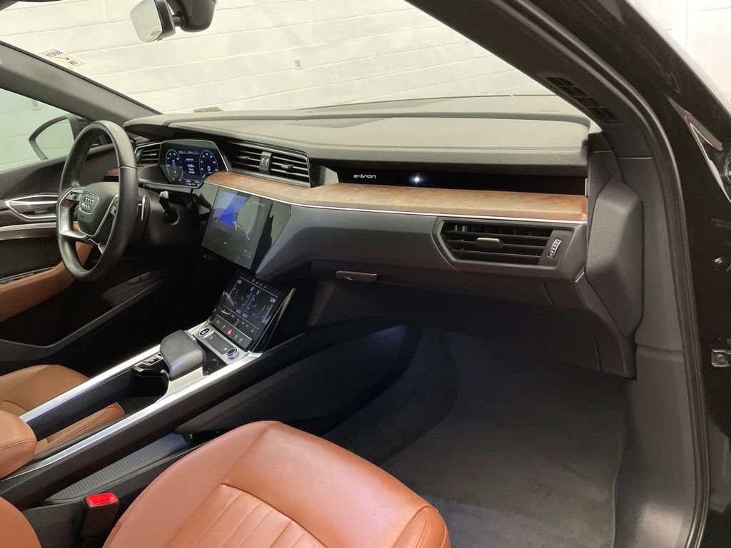 Used 2022 Audi e-tron Premium AWD/4WD image 22