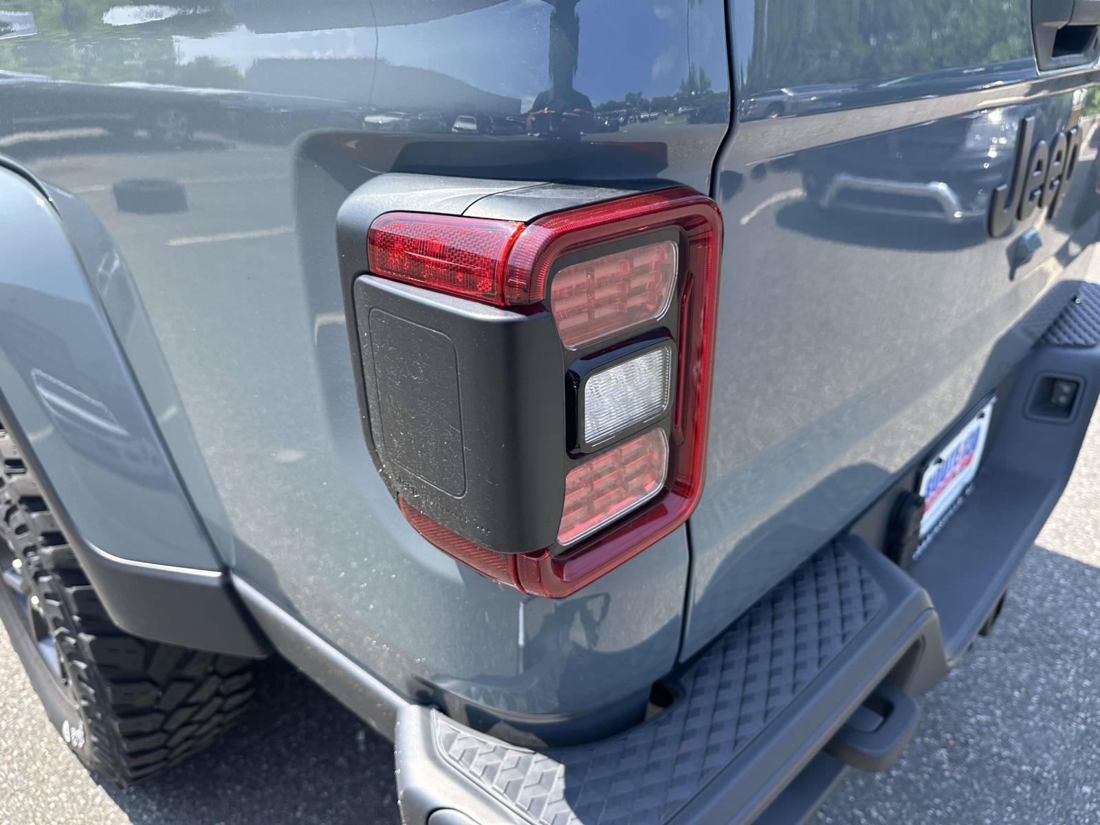 Used 2024 Jeep Gladiator Sport AWD/4WD image 8
