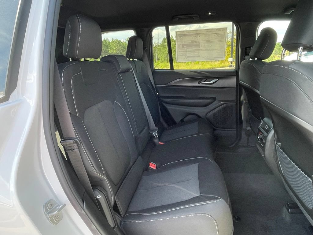 New 2026 Jeep Grand Cherokee Laredo RWD image 40