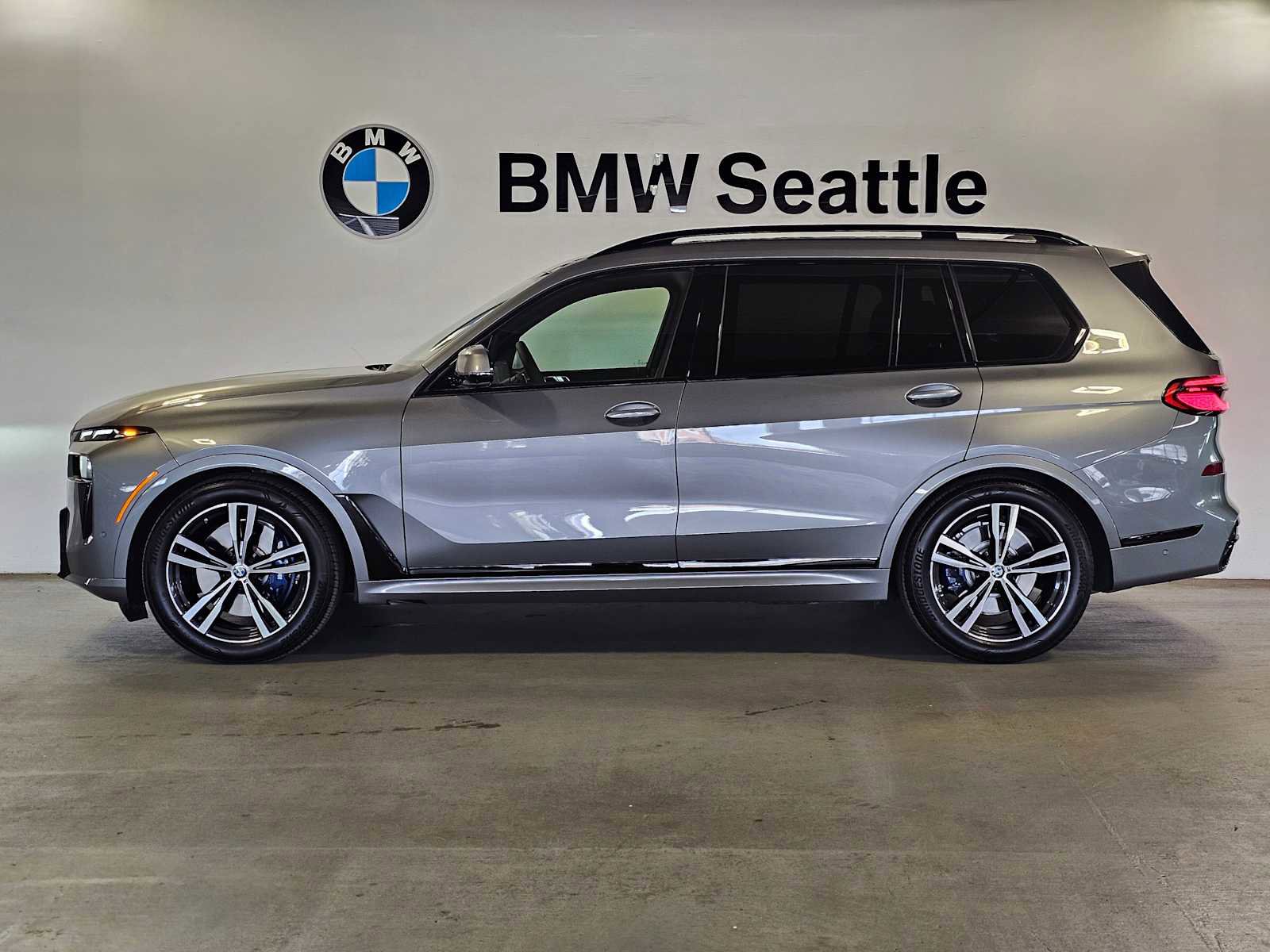Used 2026 BMW X7 xDrive40i w/ M Sport Package AWD/4WD image 3