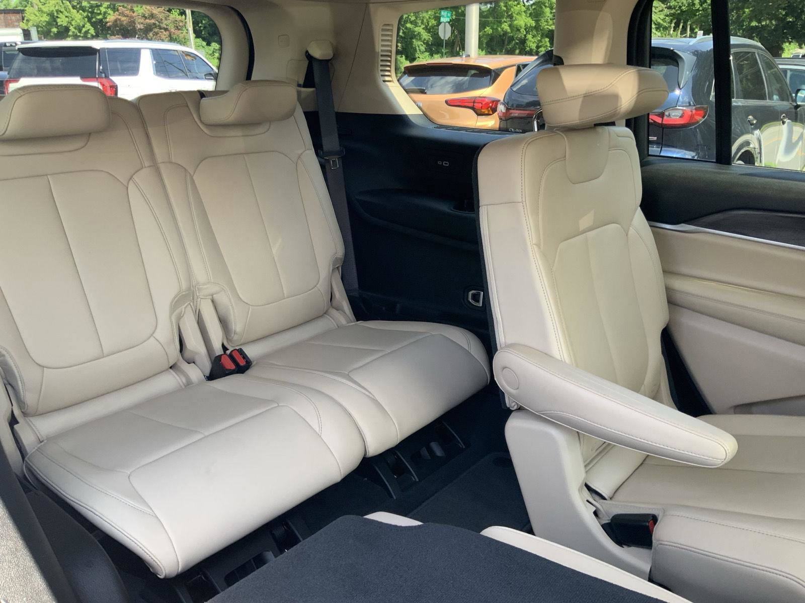 Used 2022 Jeep Grand Cherokee L Limited image 12