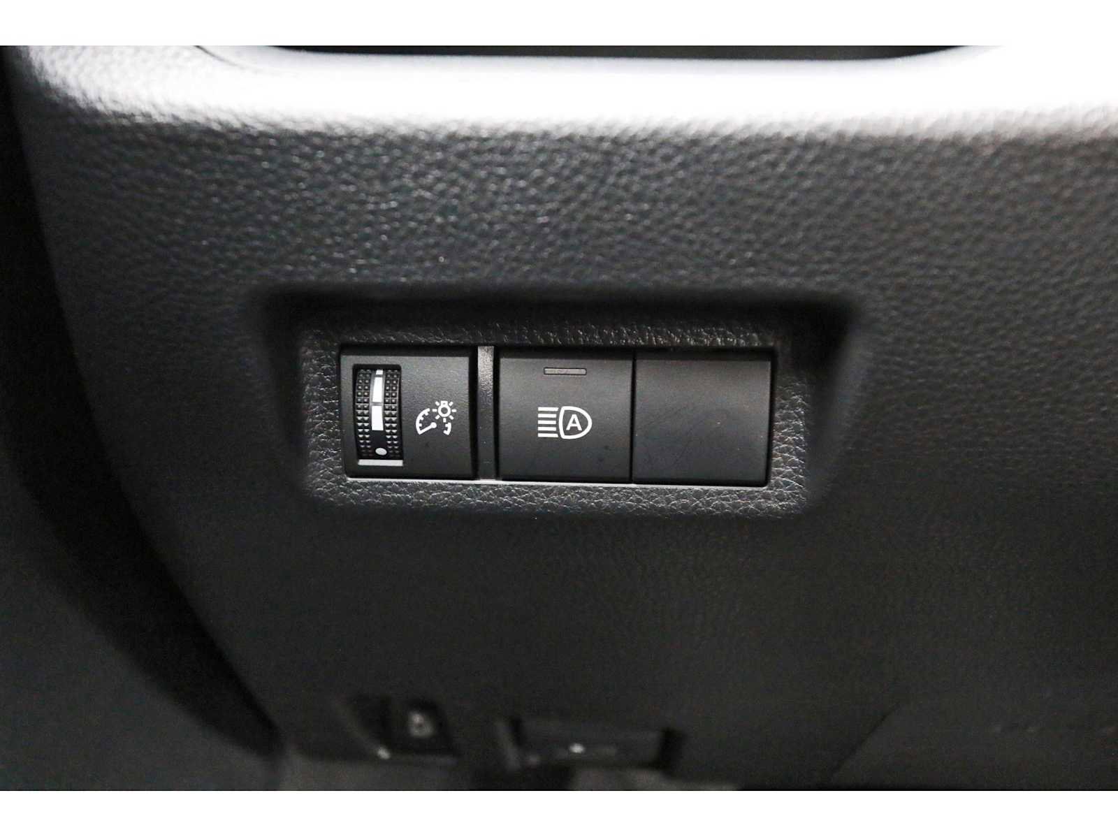 Used 2024 Toyota RAV4 SE image 19