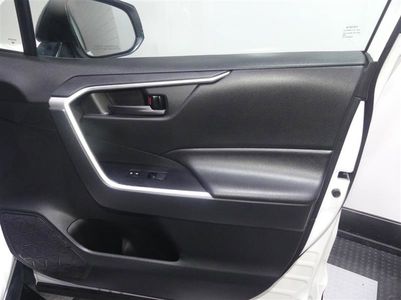 Used 2021 Toyota RAV4 LE image 18