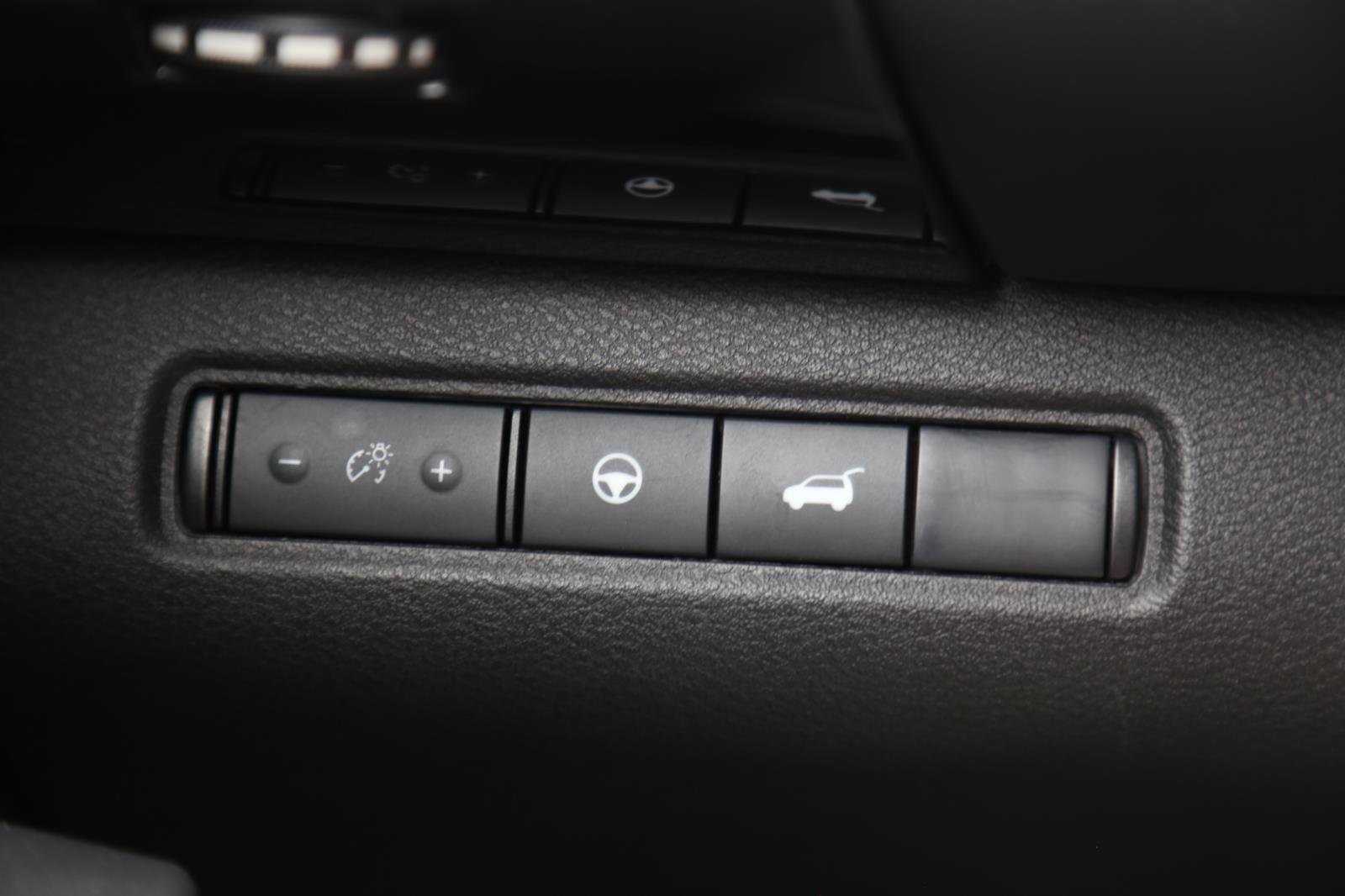 Used 2025 Nissan Pathfinder SV FWD image 7