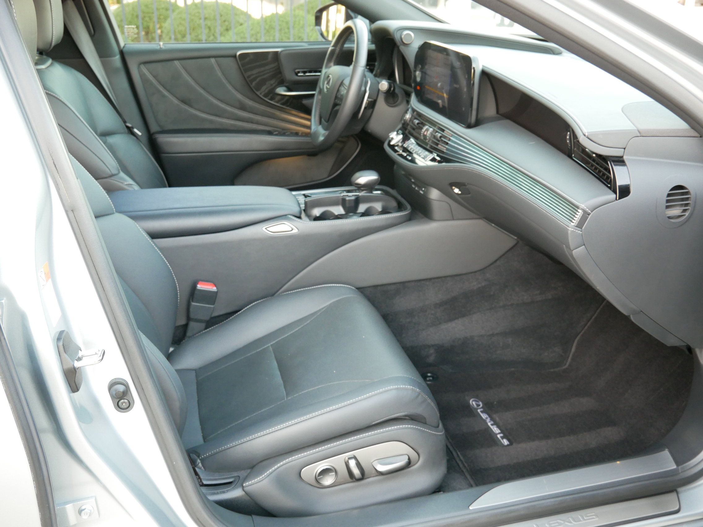 Used 2022 Lexus LS 500 image 10