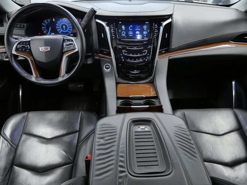 Used 2018 Cadillac Escalade Luxury AWD/4WD image 14