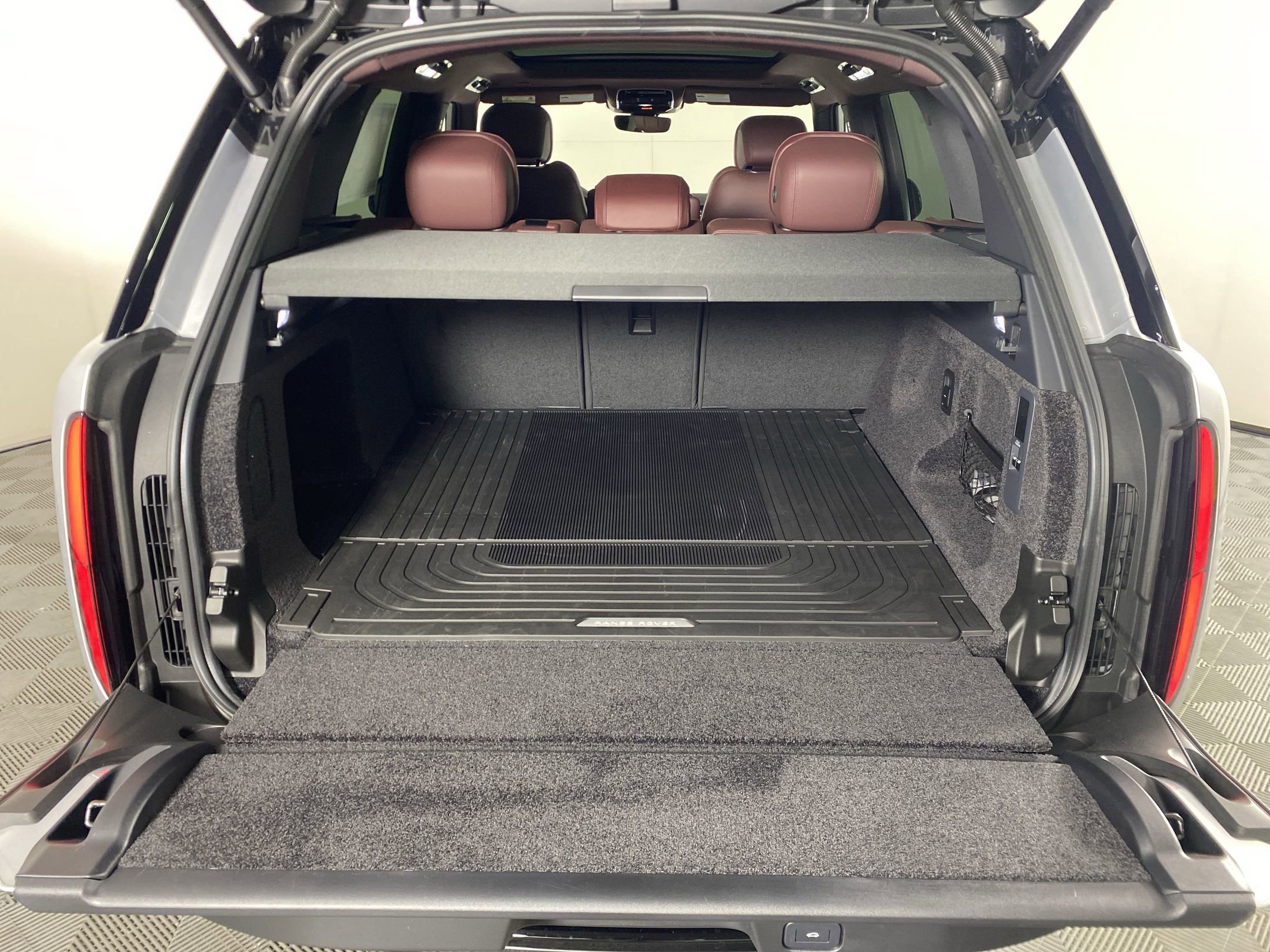 New 2025 Land Rover Range Rover SE image 25