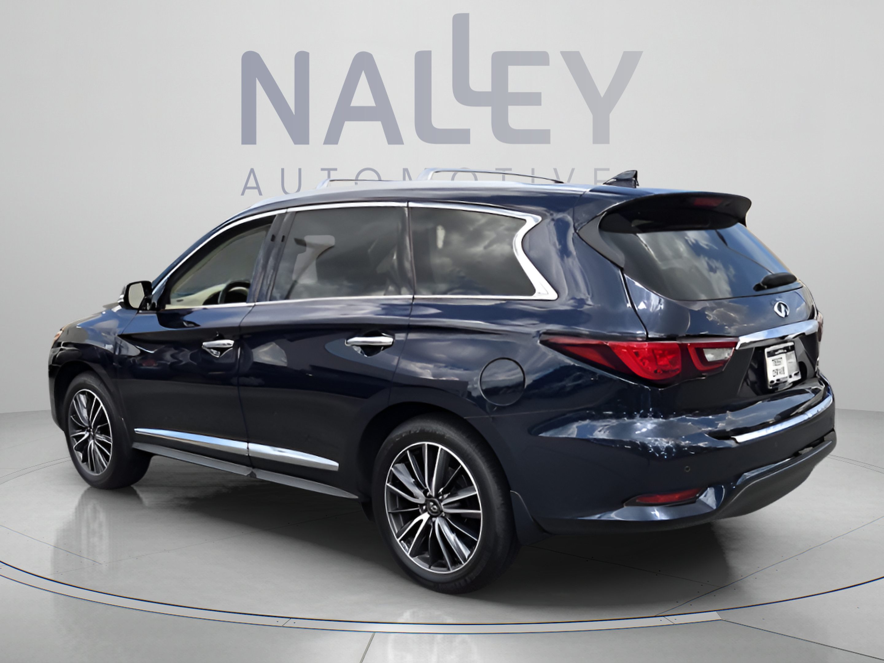 Used 2020 INFINITI QX60 Luxe w/ Sensory Package FWD image 3
