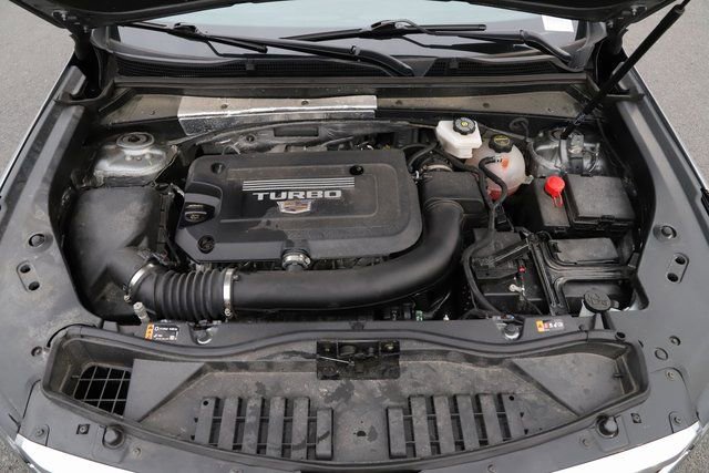 Used 2025 Cadillac XT4 Premium Luxury image 3