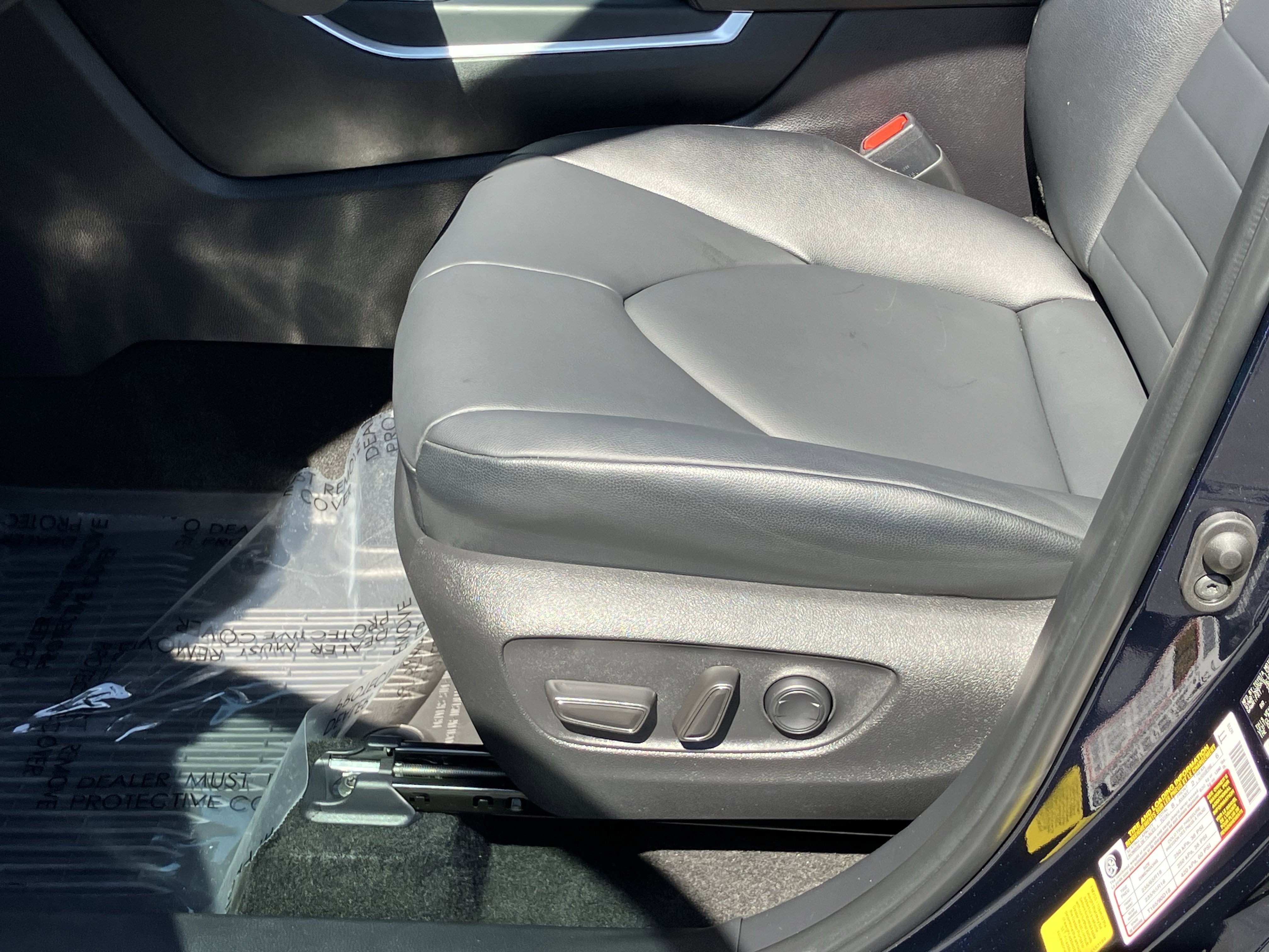 Used 2025 Toyota Highlander XLE FWD image 17