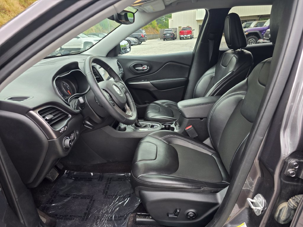 Used 2019 Jeep Cherokee Latitude Plus w/ Comfort/Convenience Group AWD/4WD image 4