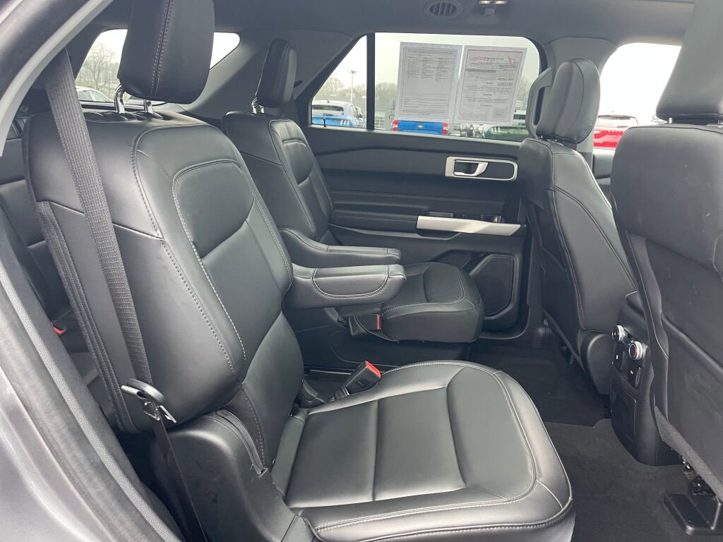 Used 2022 Ford Explorer XLT w/ Equipment Group 202A image 22