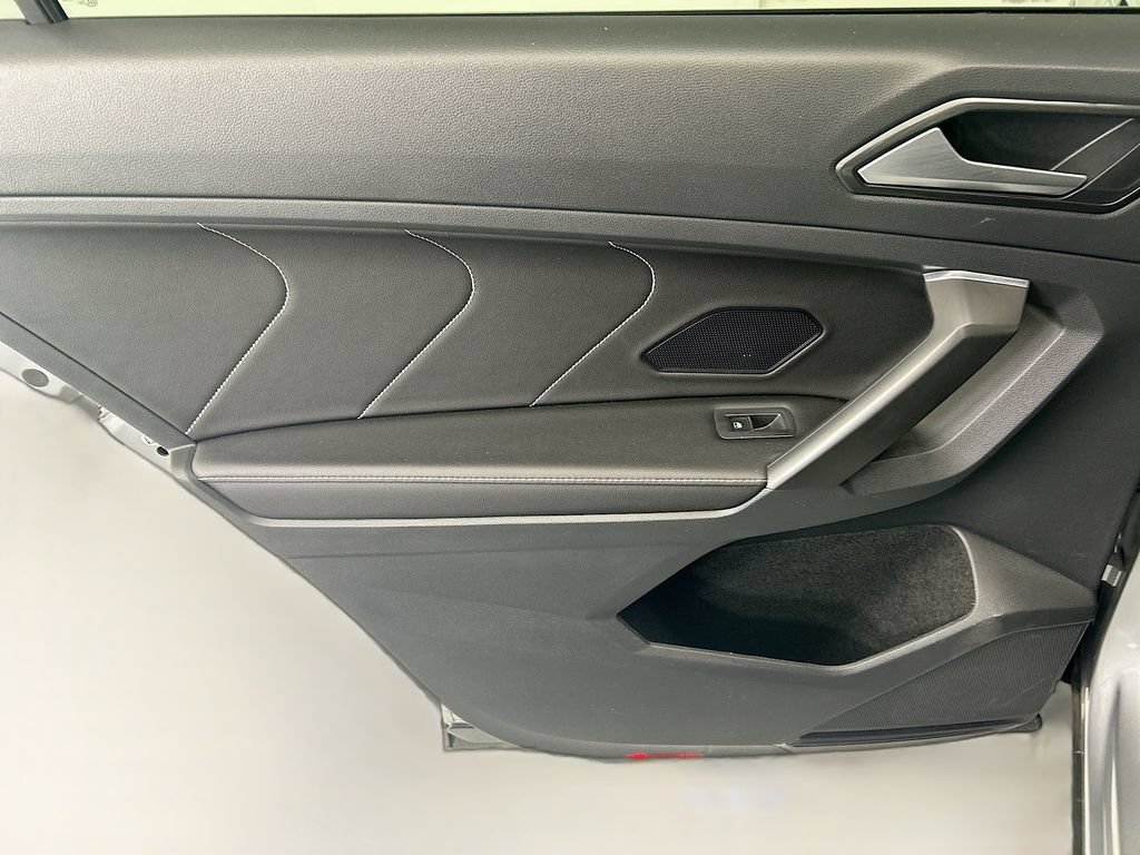 Used 2023 Volkswagen Tiguan SE FWD image 24