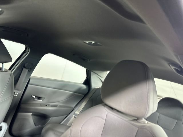 Certified 2023 Hyundai Elantra SE w/ Cargo Package FWD image 12