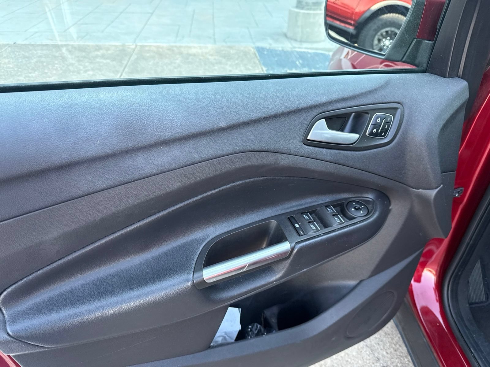 Used 2019 Ford Escape Titanium FWD image 12