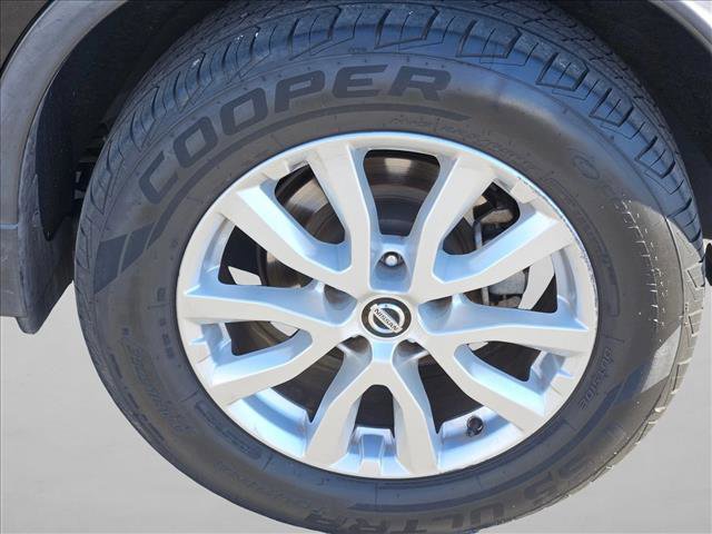 Used 2020 Nissan Rogue SV image 9