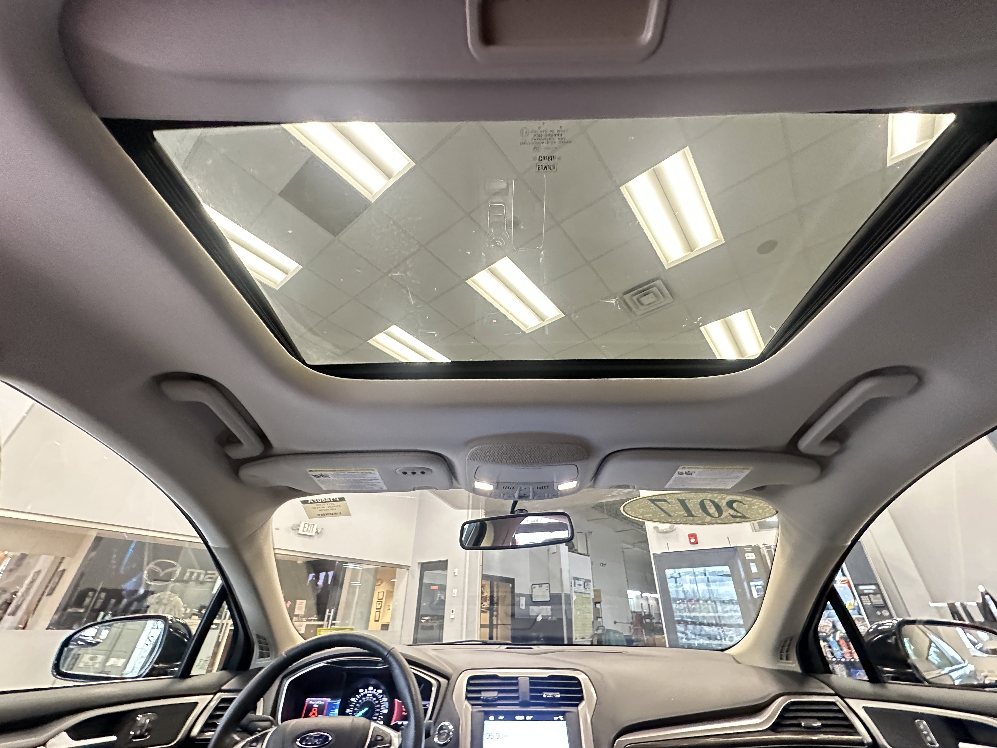 Used 2017 Ford Fusion SE w/ Fusion SE Technology Package image 8