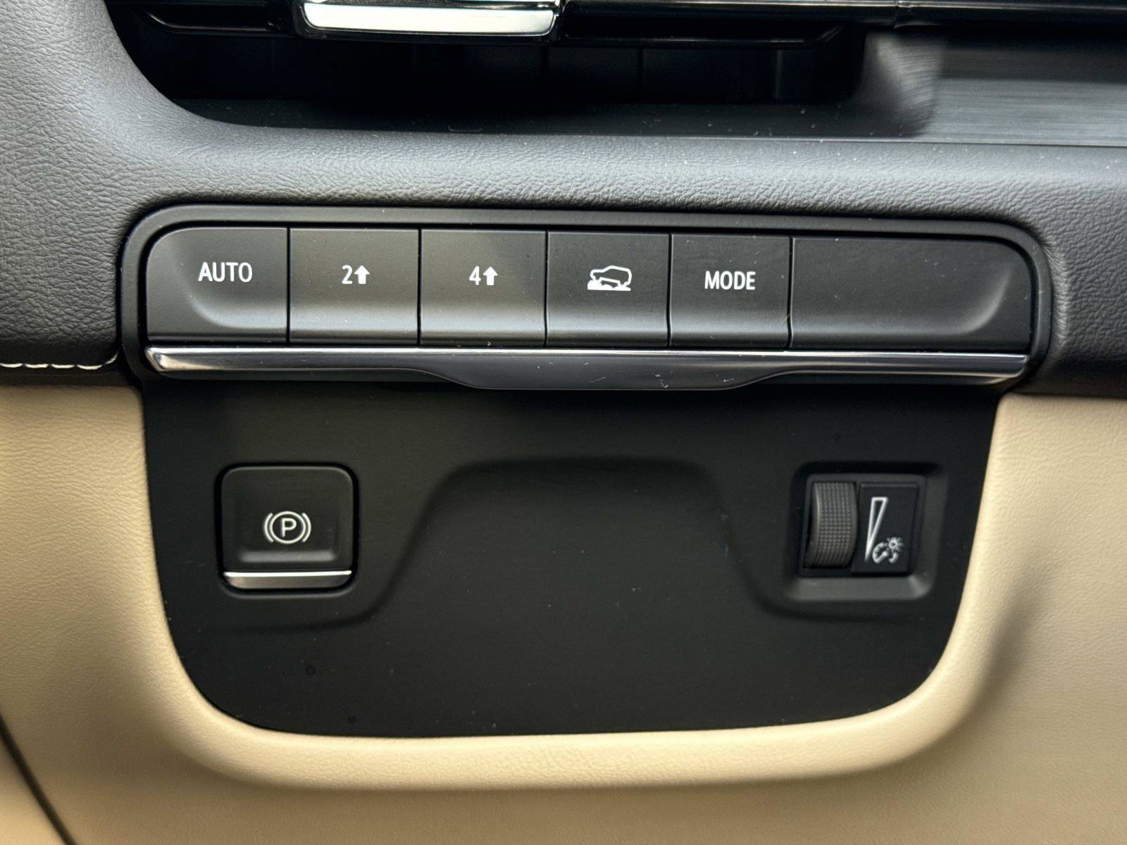 Used 2021 Cadillac Escalade Premium Luxury image 13