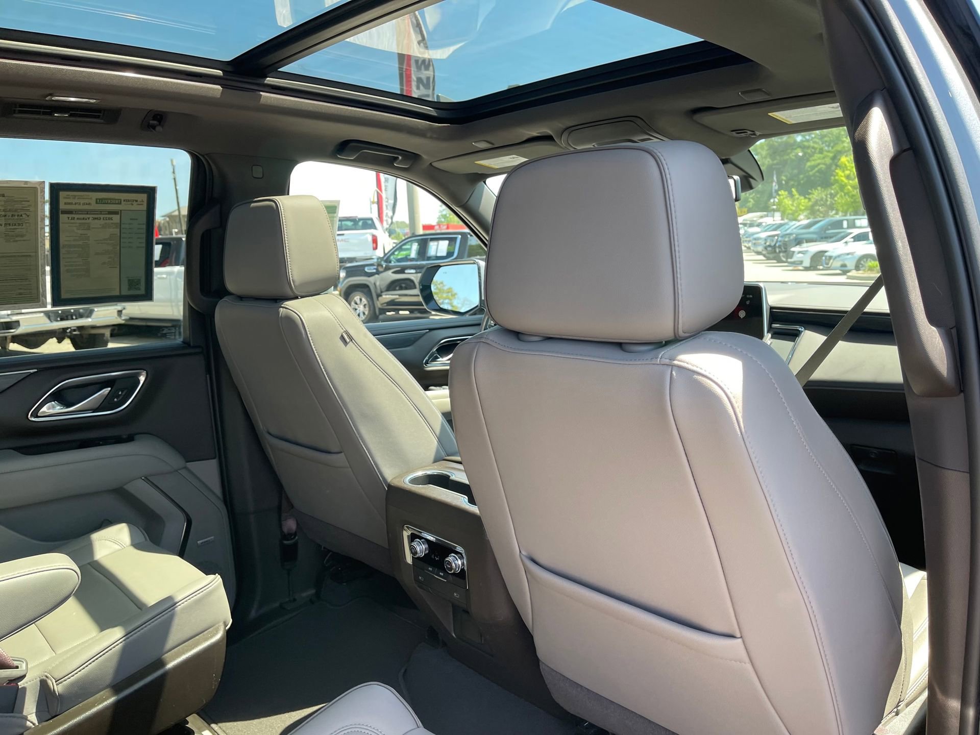 Used 2023 GMC Yukon SLT image 26