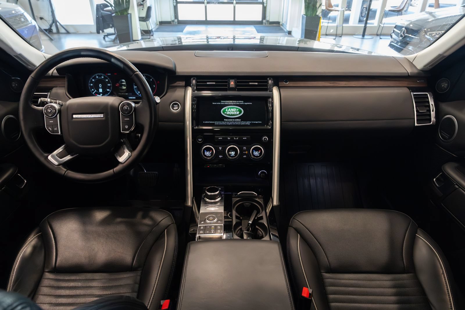 Used 2018 Land Rover Discovery HSE Luxury AWD/4WD image 7