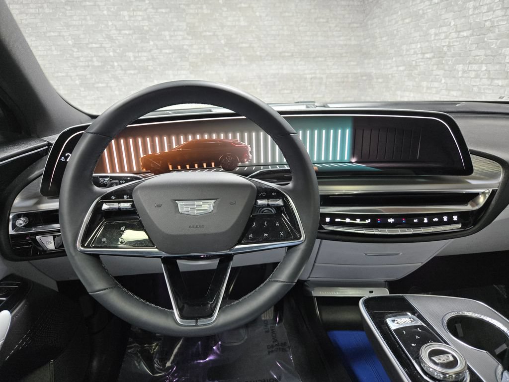 Used 2024 Cadillac Lyriq Luxury AWD/4WD image 17