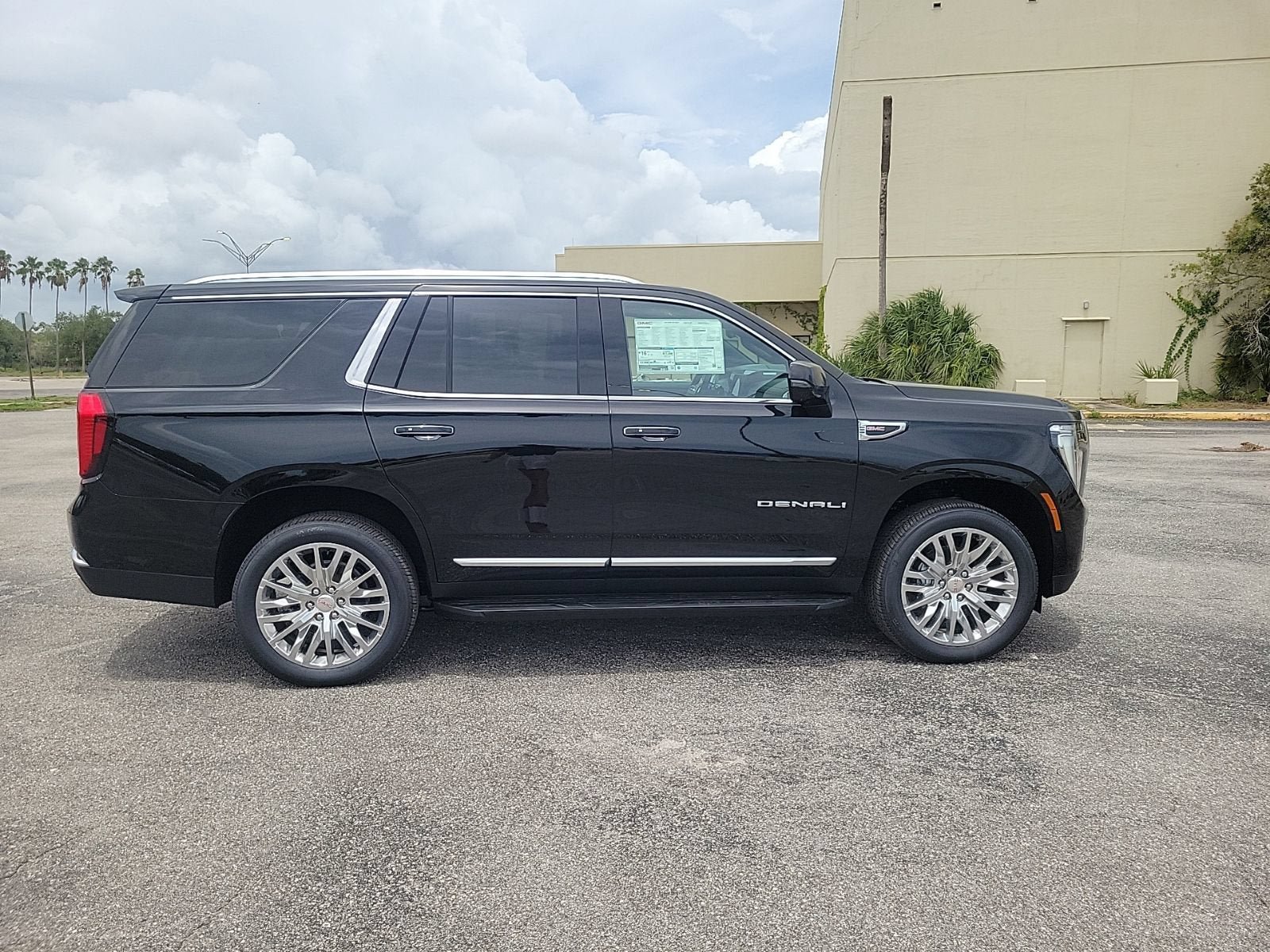 New 2026 GMC Yukon Denali w/ Advanced Technology Package AWD/4WD image 4