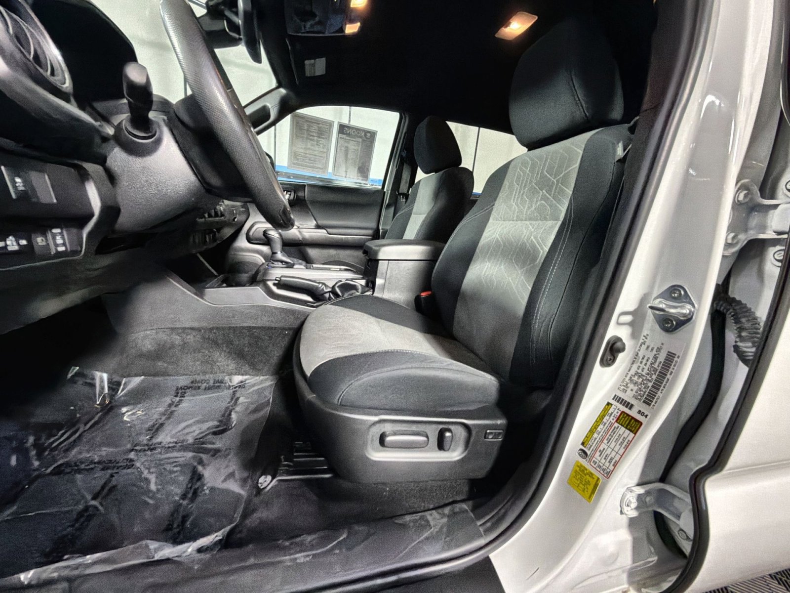 Used 2022 Toyota Tacoma TRD Off-Road AWD/4WD image 32