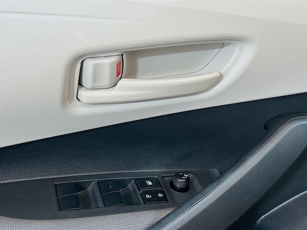 Used 2024 Toyota Corolla LE FWD image 15