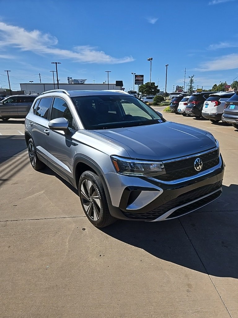 Used 2024 Volkswagen Taos SE image 3