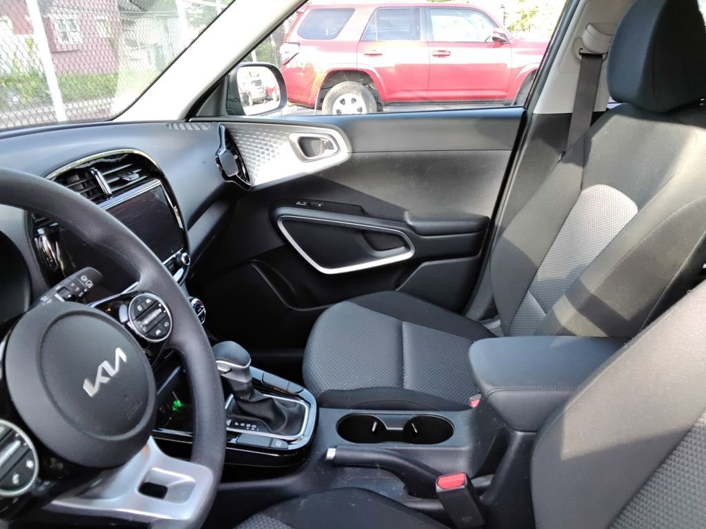Used 2025 Kia Soul S FWD image 10