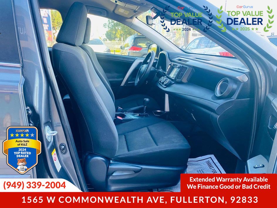 Used 2018 Toyota RAV4 LE w/ Carpet Mat Package image 17