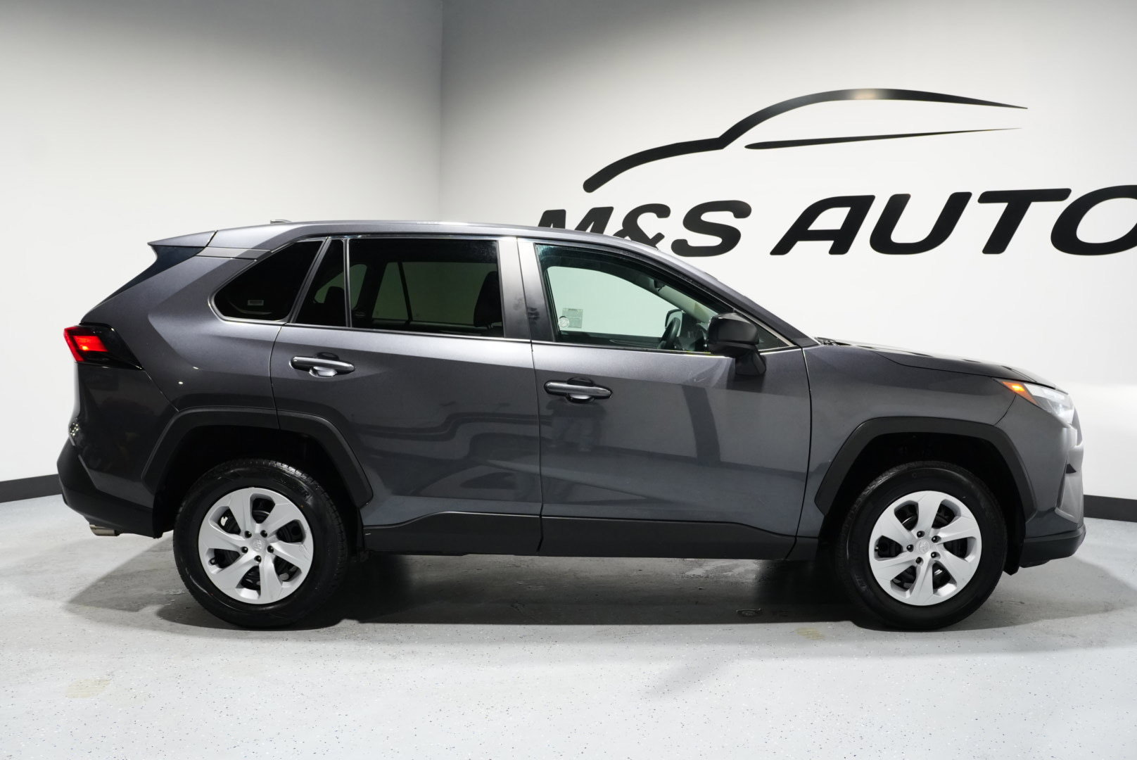 Used 2024 Toyota RAV4 LE image 6
