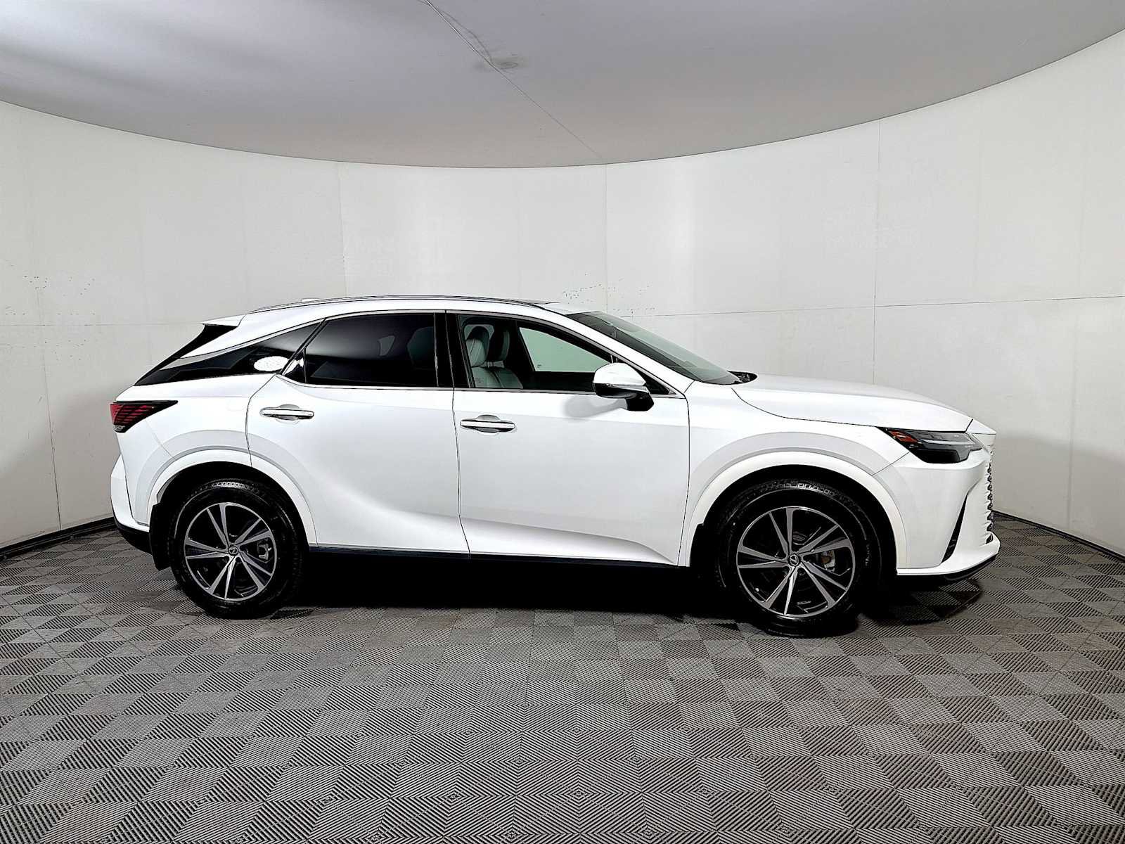 Used 2023 Lexus RX 350 Premium w/ Accessory Package AWD/4WD image 7