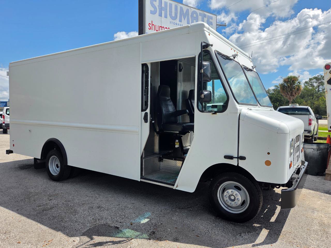 Used 2017 Ford E-350 and Econoline 350 Super Duty w/ A/C Prep Package RWD image 3