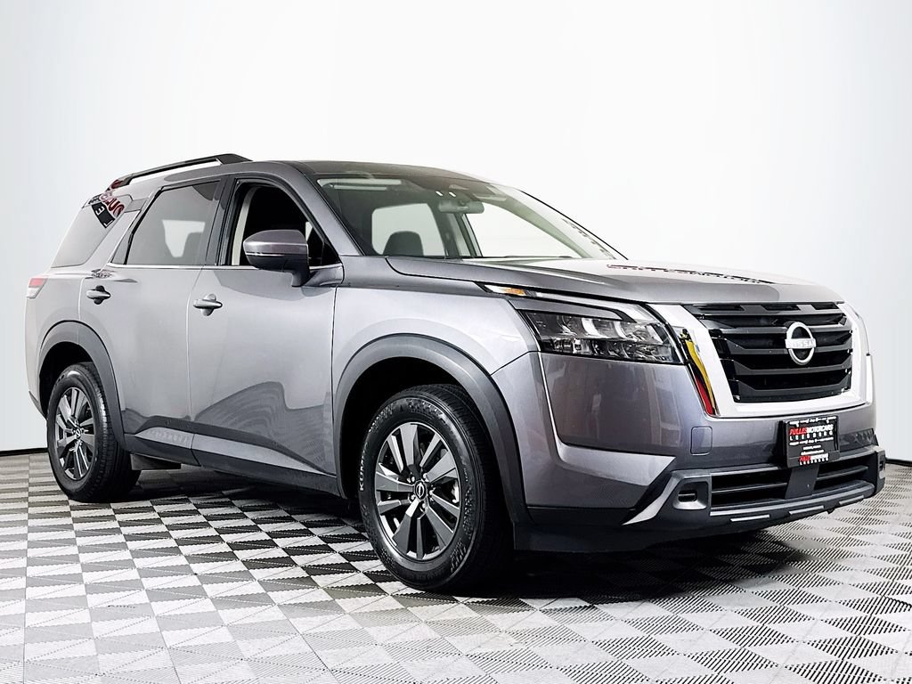 Used 2024 Nissan Pathfinder SV FWD image 1
