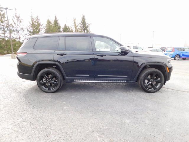 Used 2024 Jeep Grand Cherokee L Laredo RWD image 2
