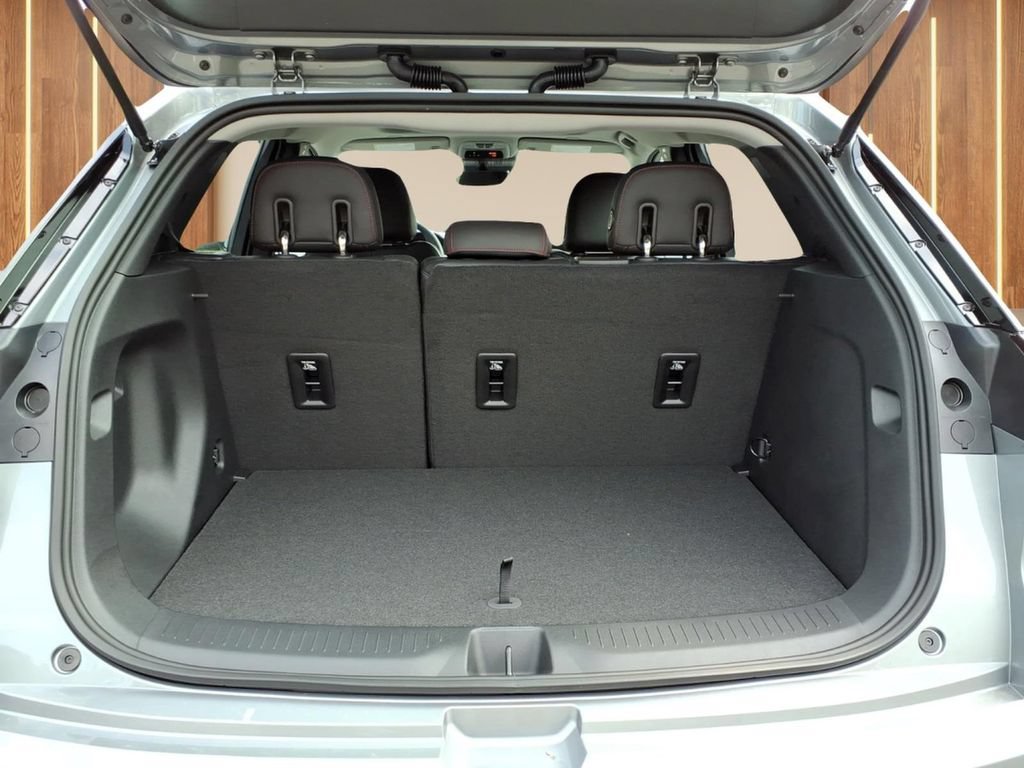 New 2027 Chevrolet Bolt RS w/ Technology Package FWD image 31