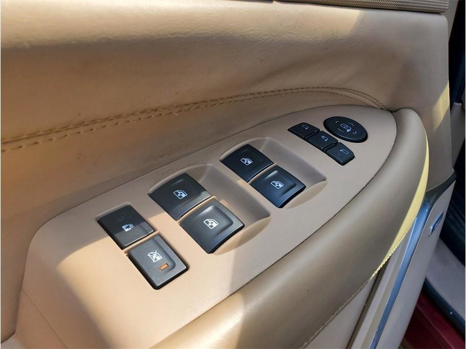 Used 2018 Cadillac Escalade ESV Platinum AWD/4WD image 26