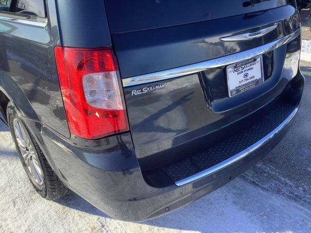 Used 2014 Chrysler Town & Country Touring-L w/ Driver Convenience Group image 24