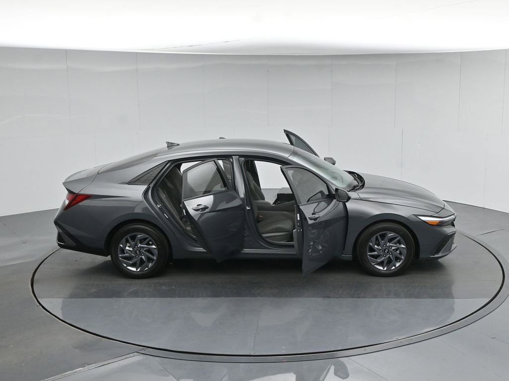 Used 2024 Hyundai Elantra SEL image 40