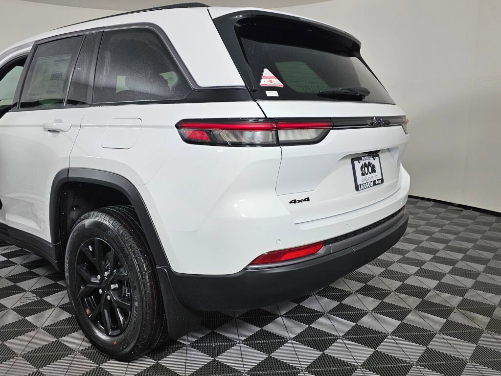 New 2026 Jeep Grand Cherokee Altitude image 14